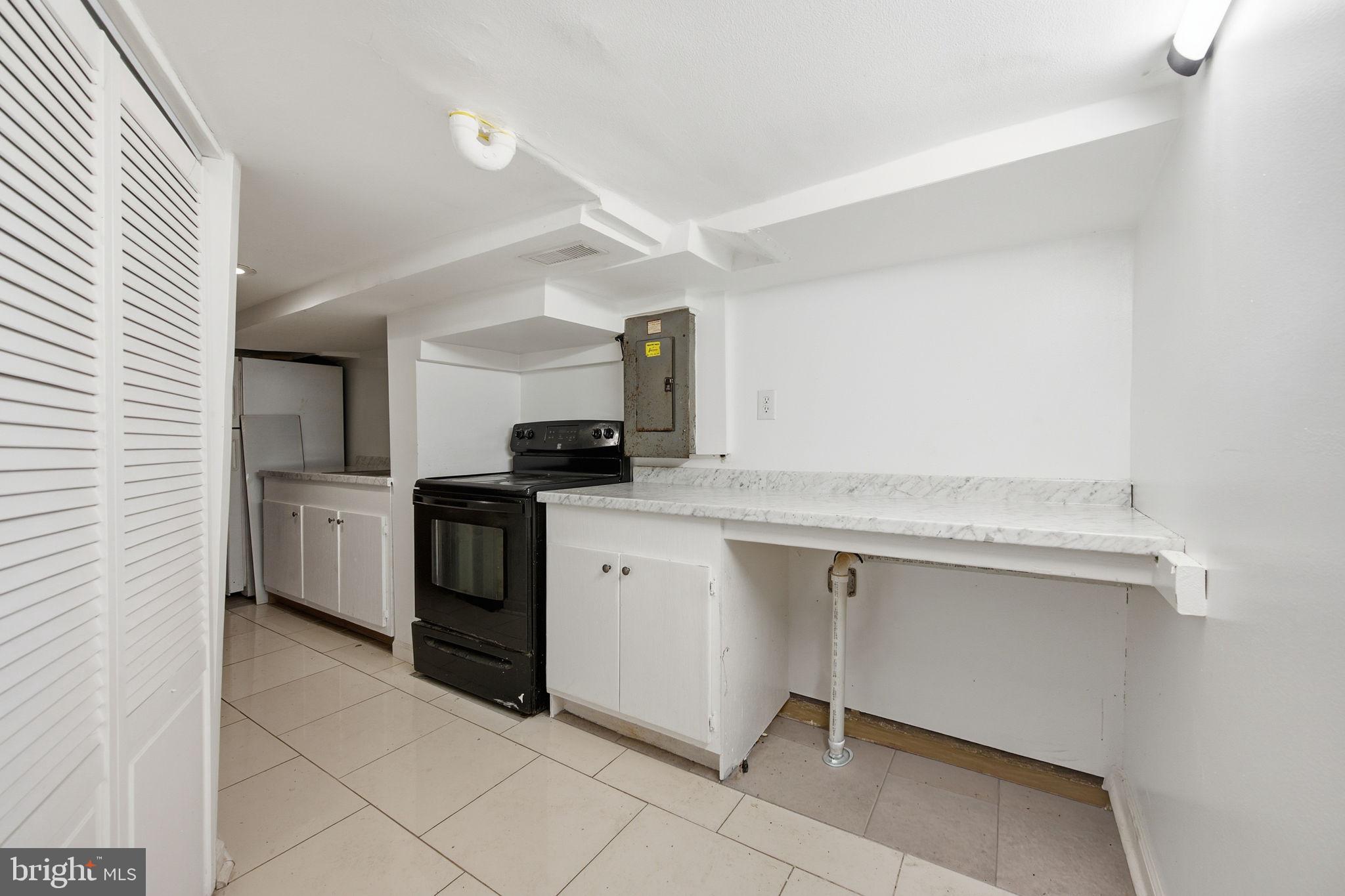 COLMAR MANOR - Residential