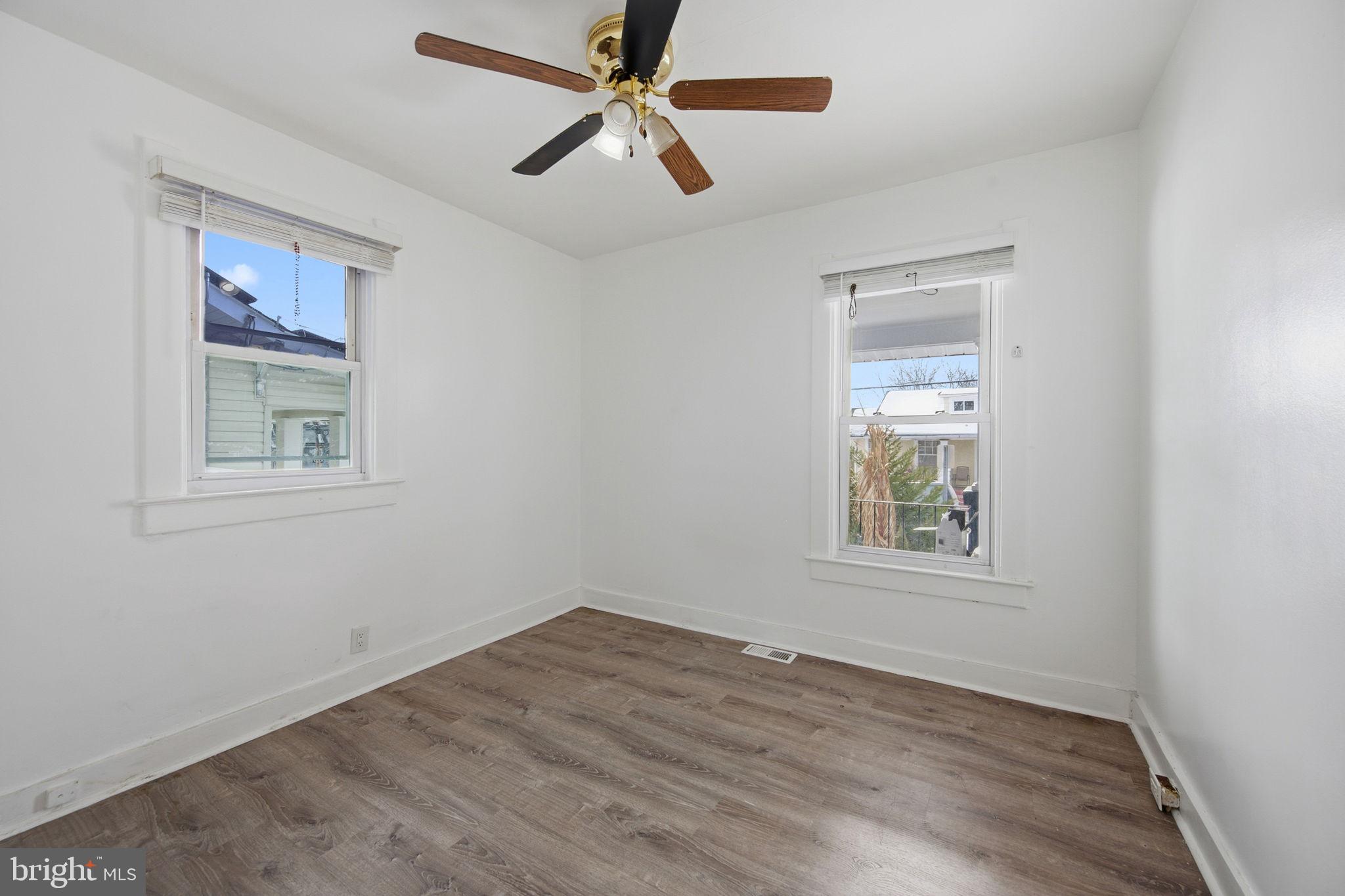 COLMAR MANOR - Residential