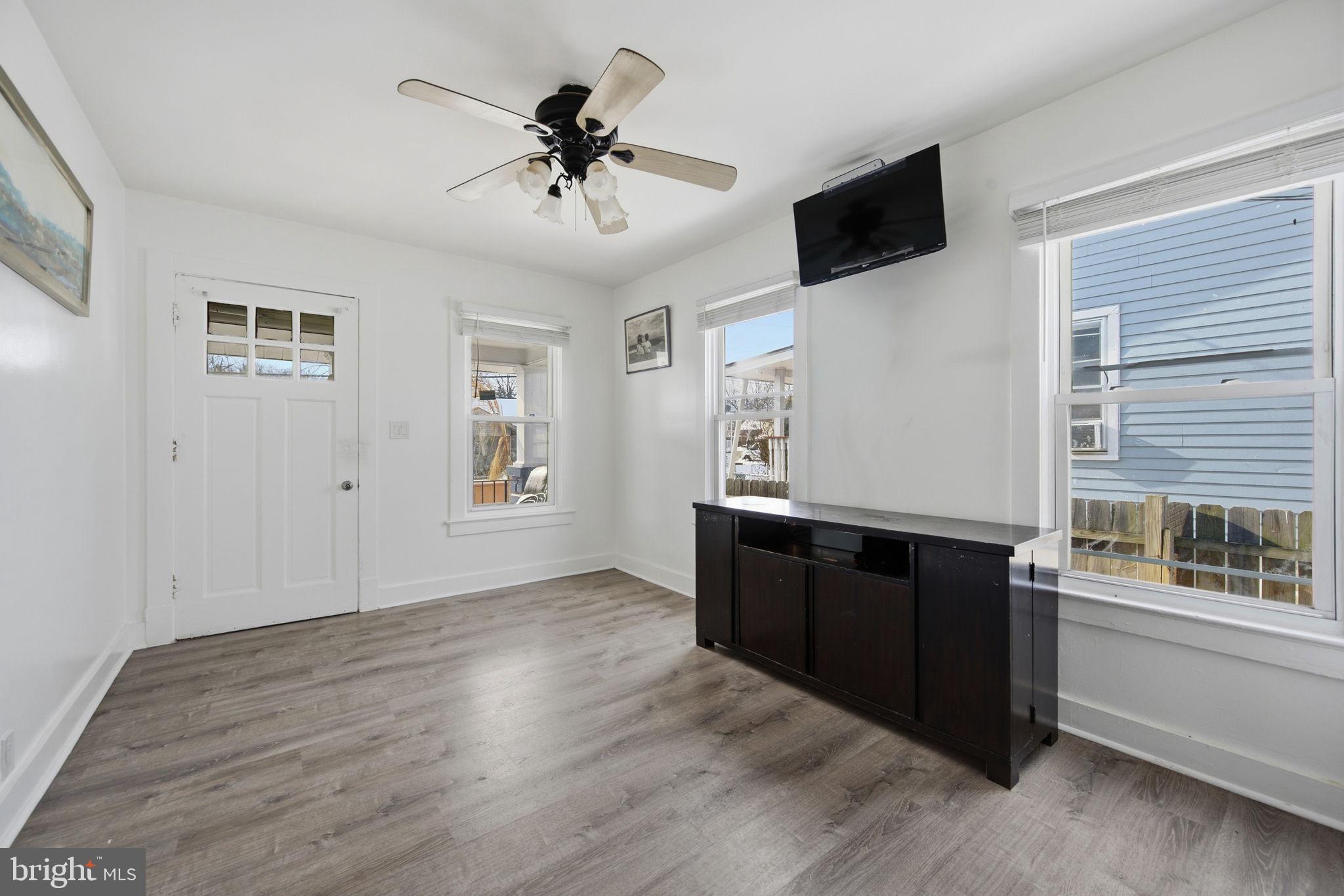 COLMAR MANOR - Residential