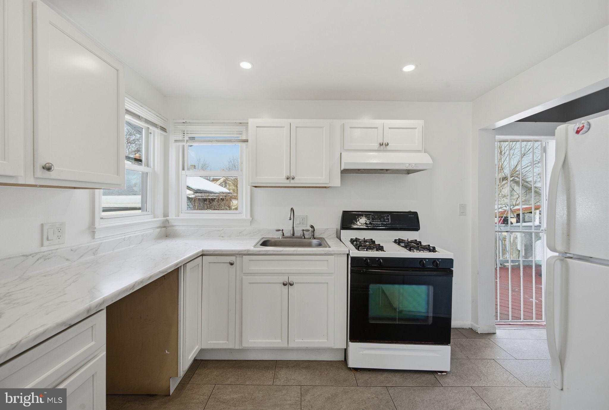 COLMAR MANOR - Residential