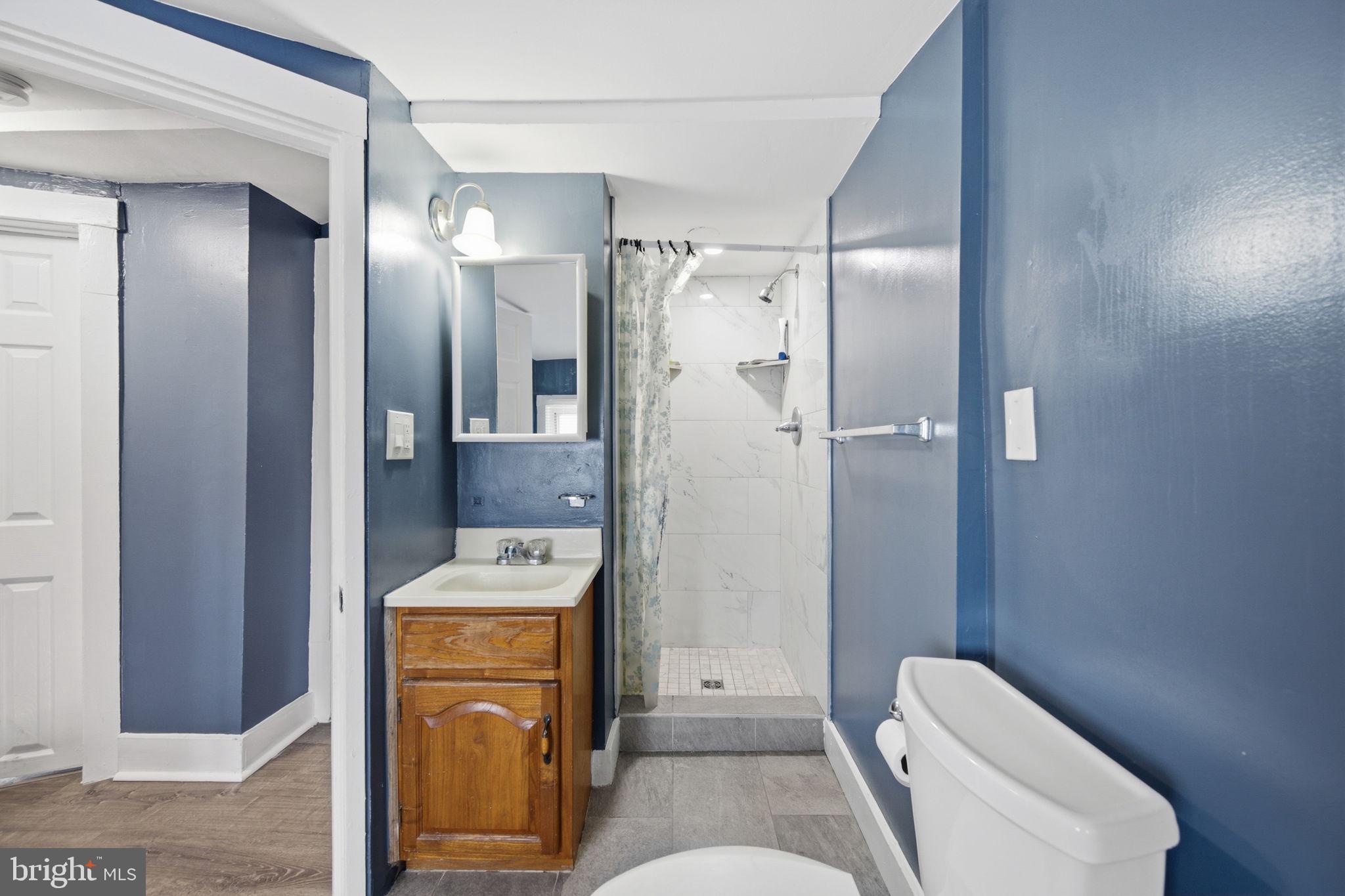 COLMAR MANOR - Residential