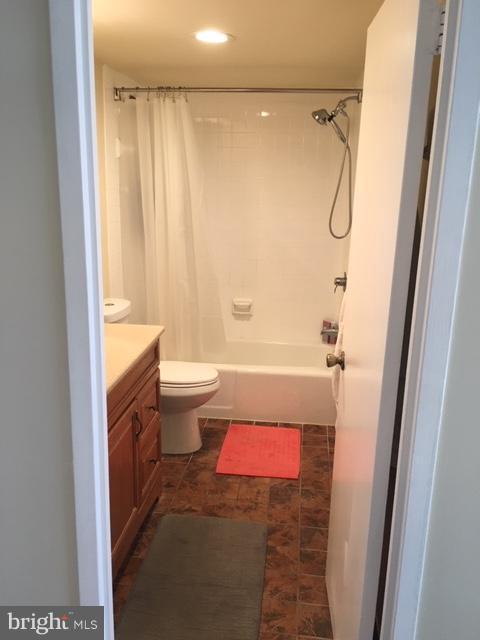 PROMENADE TOWERS - Residential Lease