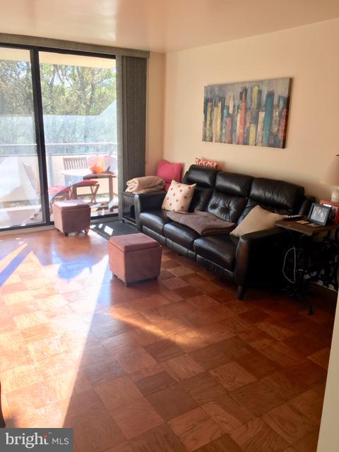 PROMENADE TOWERS - Residential Lease