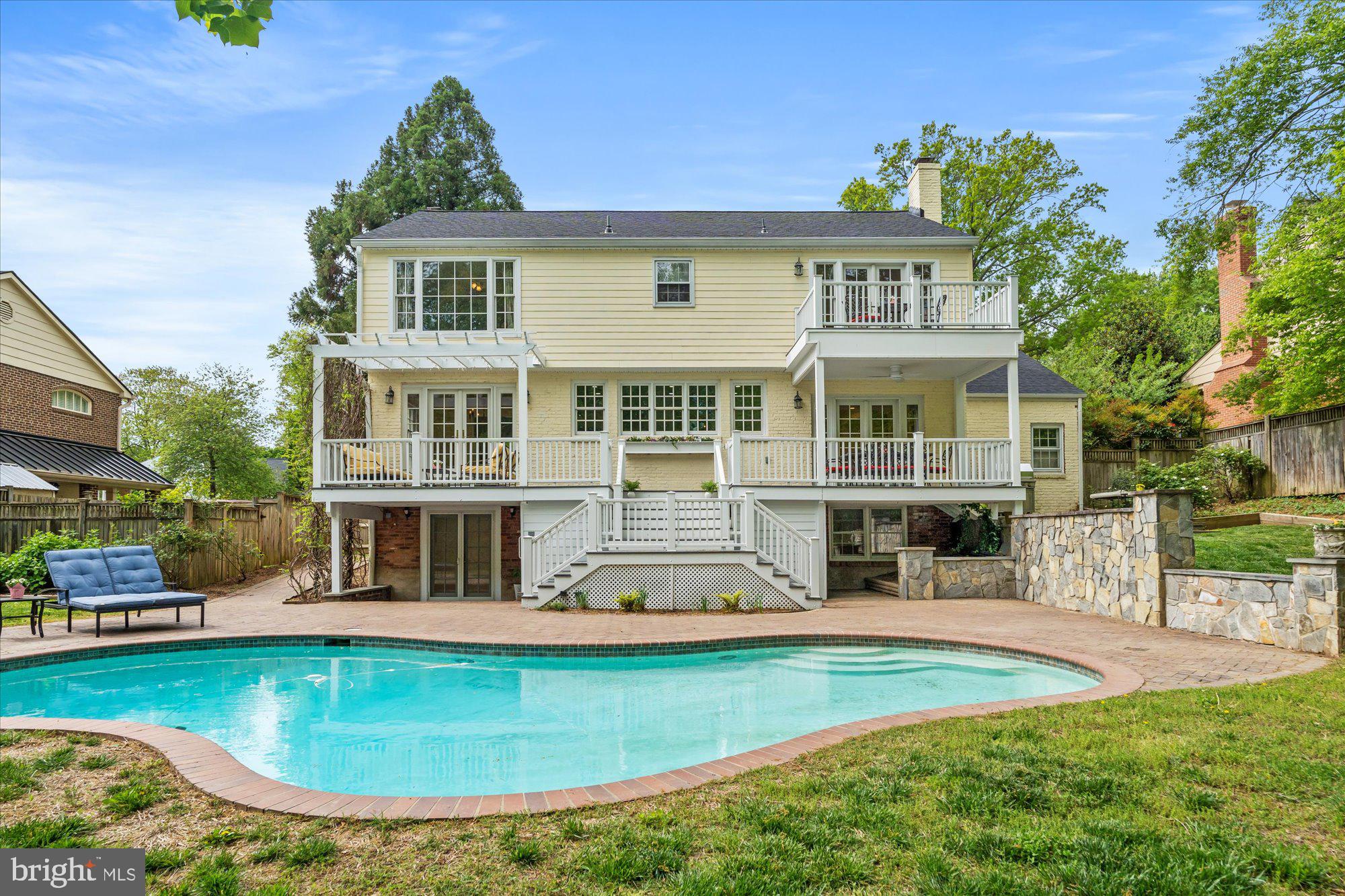 WAYNEWOOD - Residential