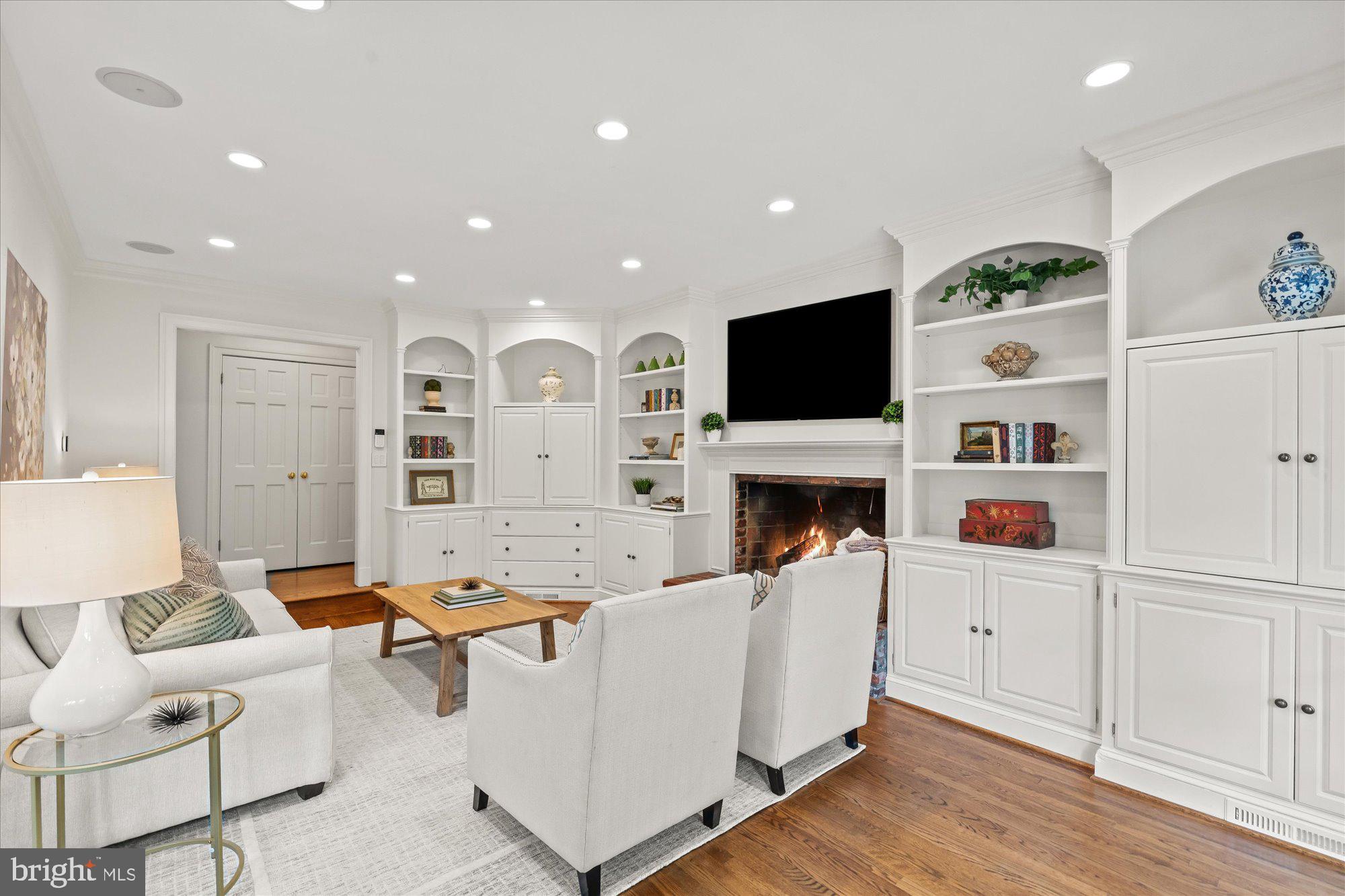 WAYNEWOOD - Residential