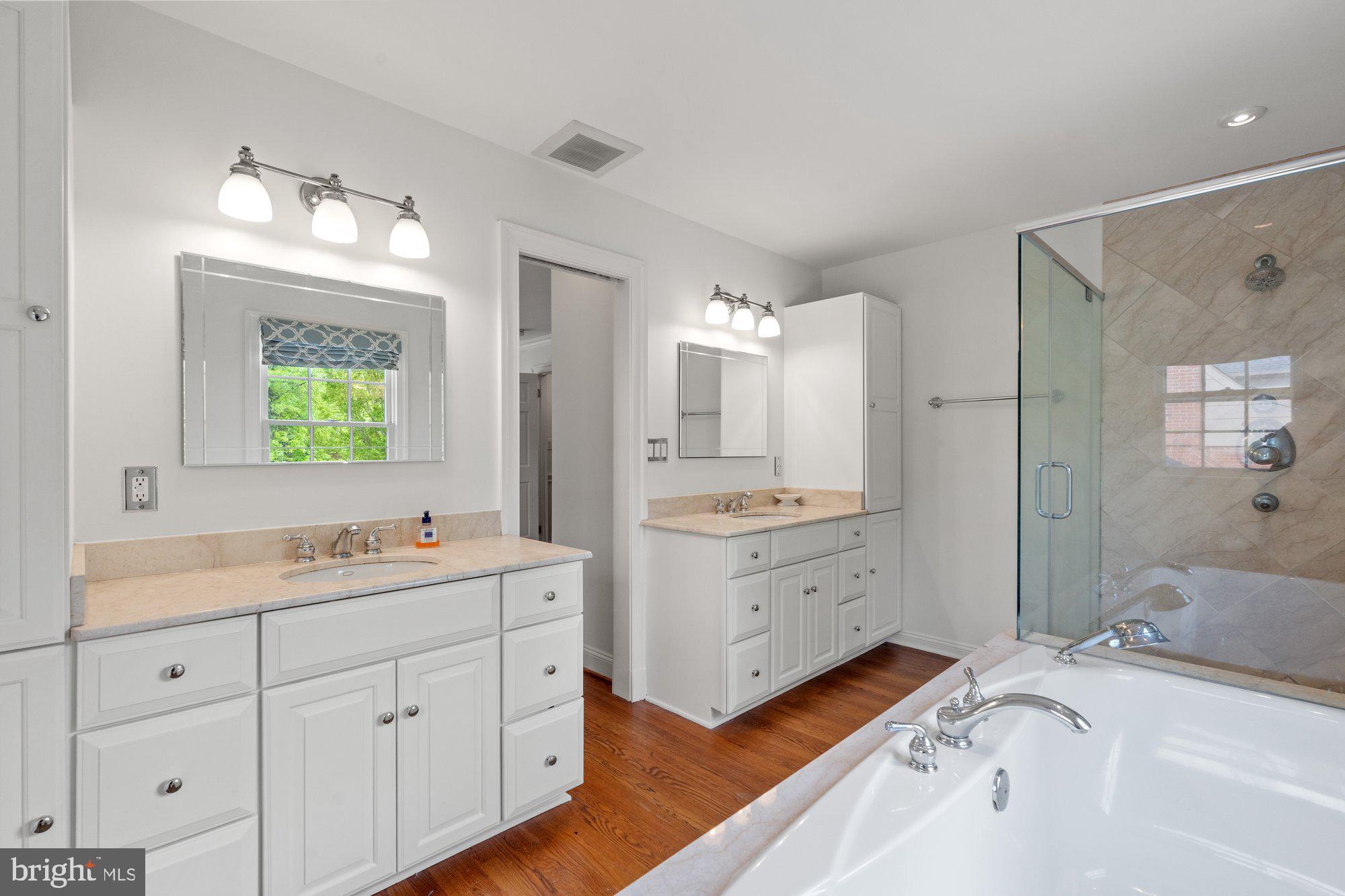 WAYNEWOOD - Residential