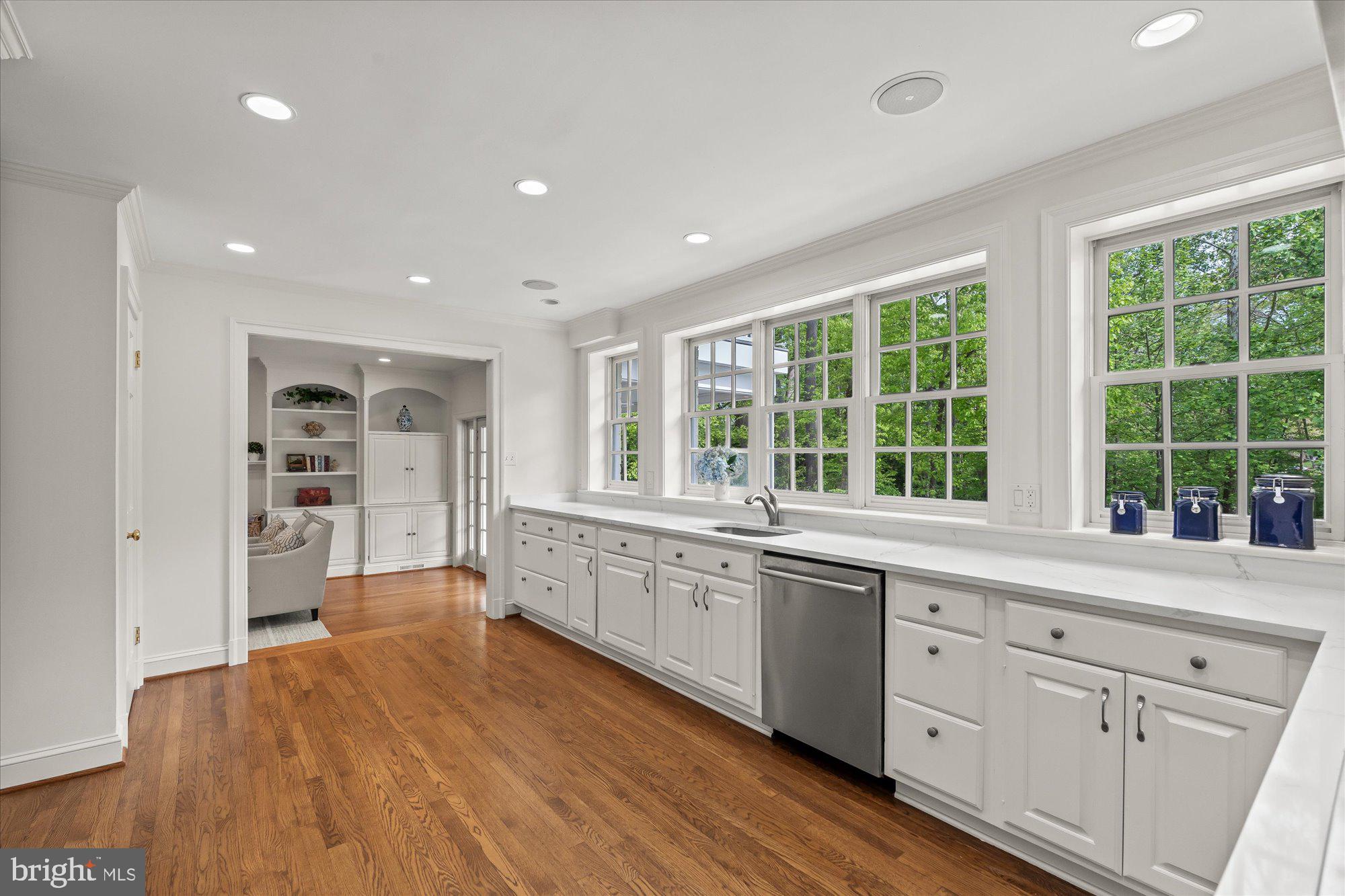 WAYNEWOOD - Residential