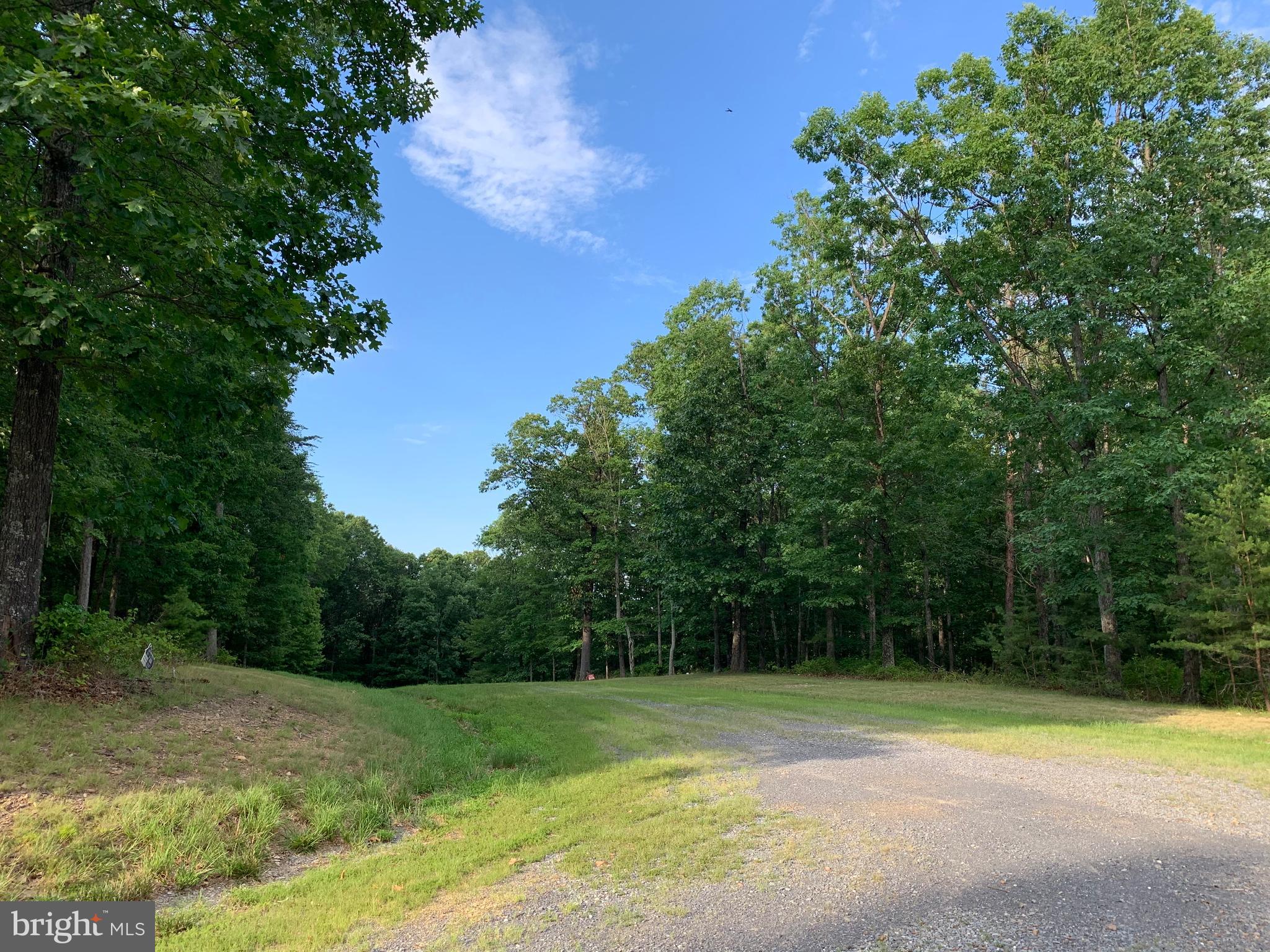 TWIN LAKES EAST - Land