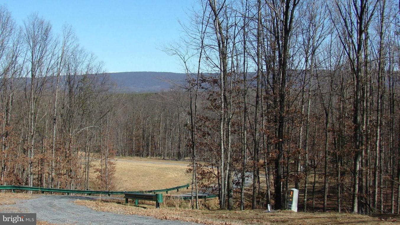 TWIN LAKES EAST - Land