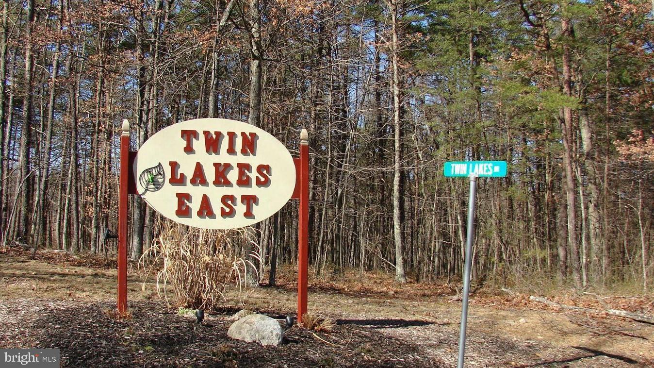 TWIN LAKES EAST - Land