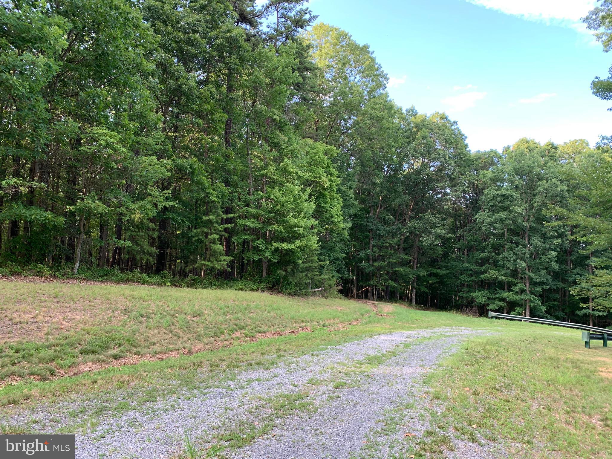 TWIN LAKES EAST - Land