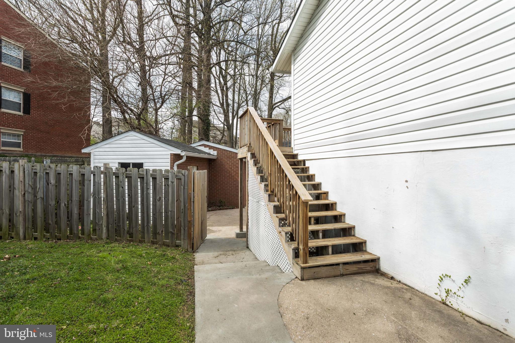 WESTBURY - Residential