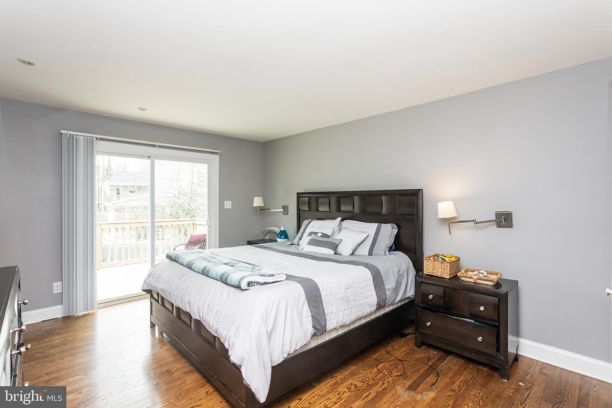 WESTBURY - Residential