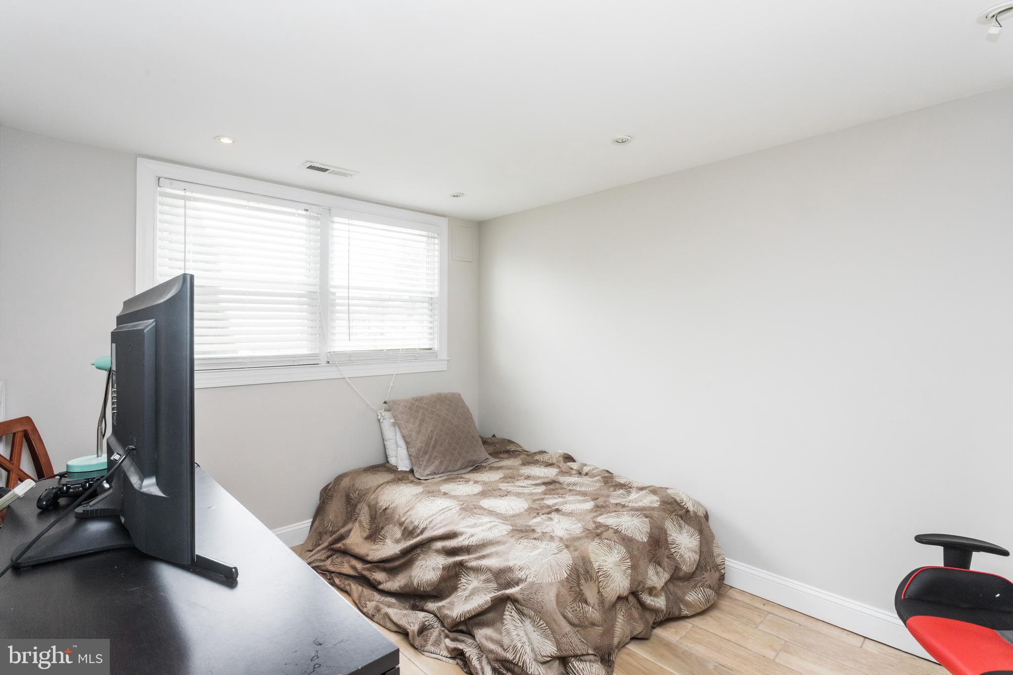 WESTBURY - Residential