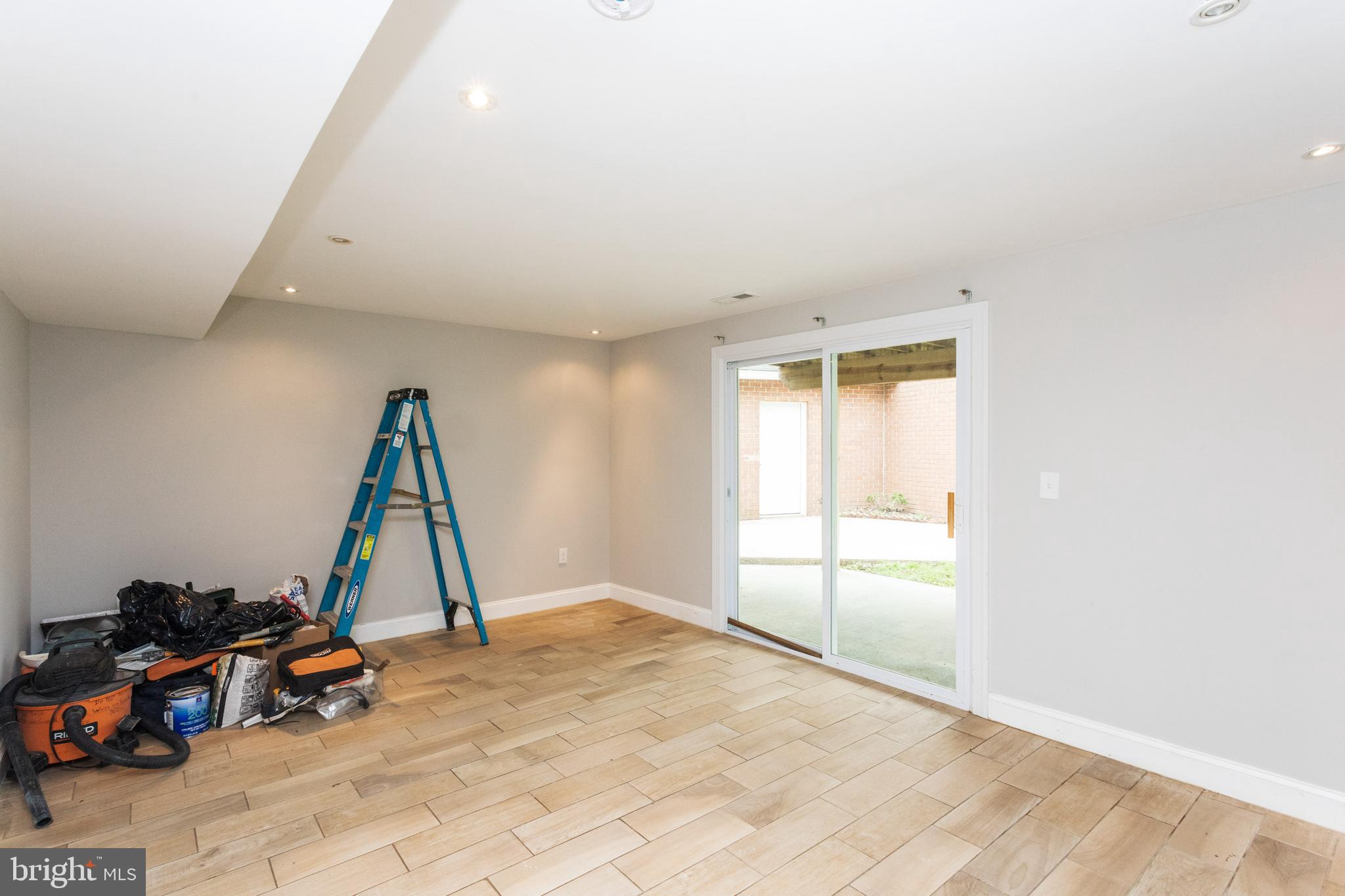 WESTBURY - Residential