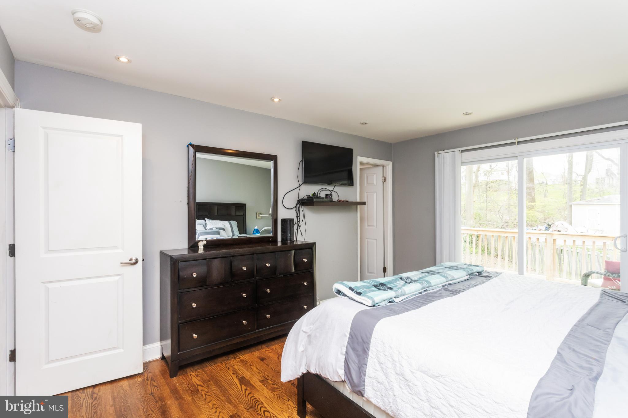 WESTBURY - Residential