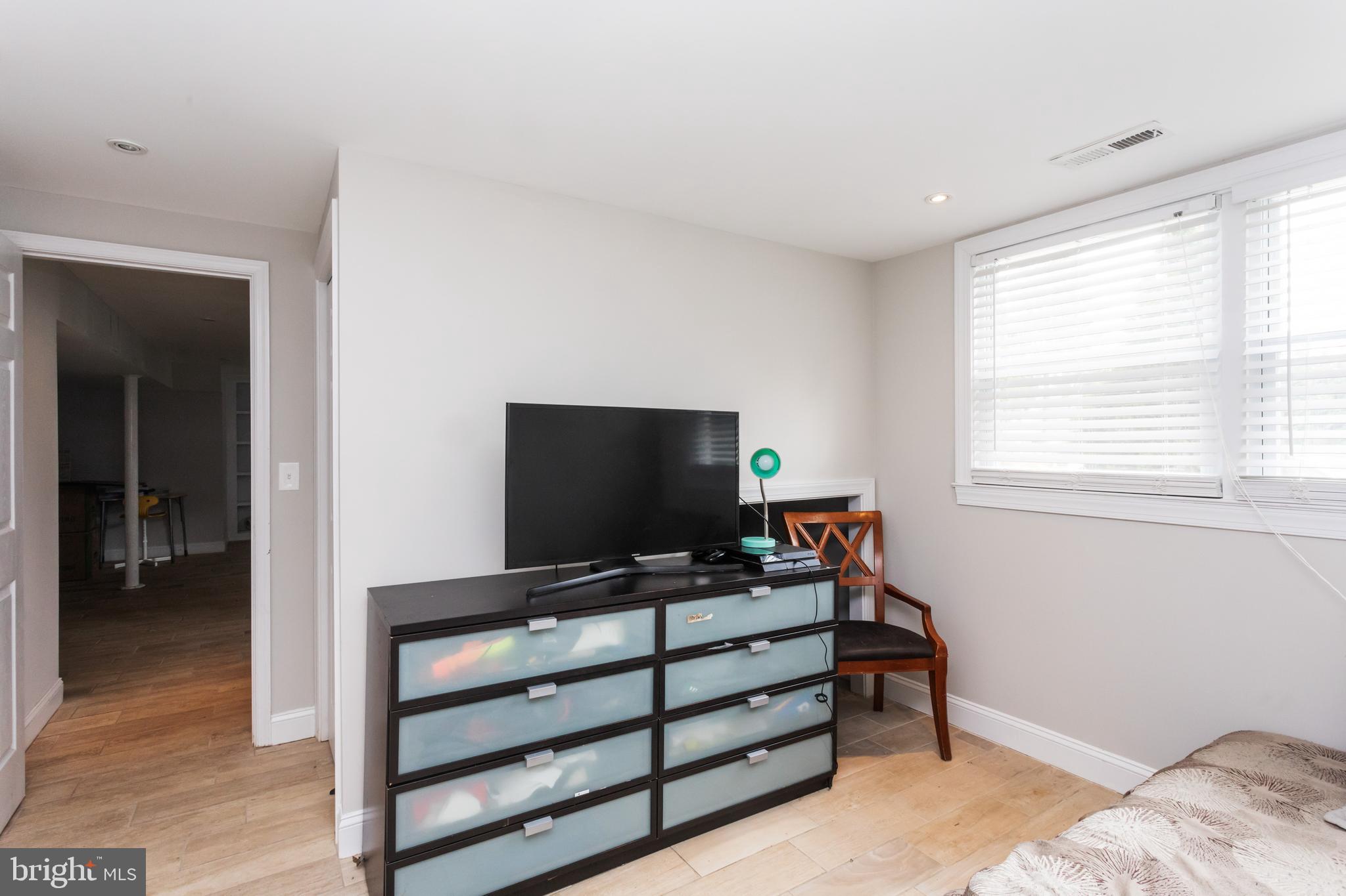 WESTBURY - Residential