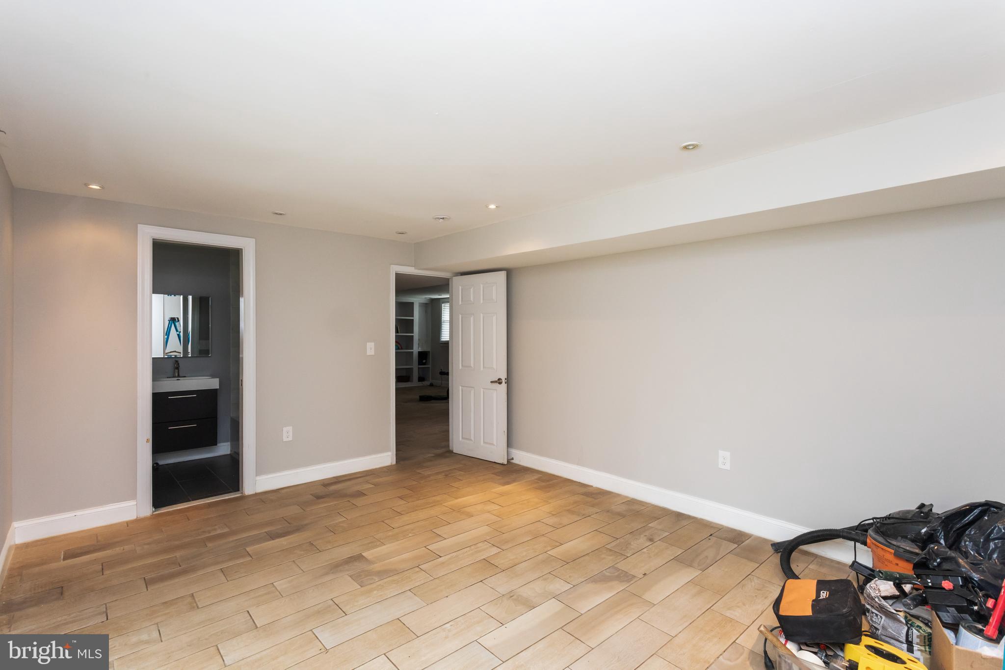 WESTBURY - Residential