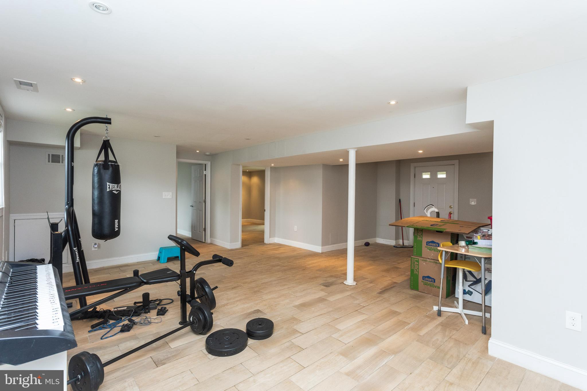 WESTBURY - Residential