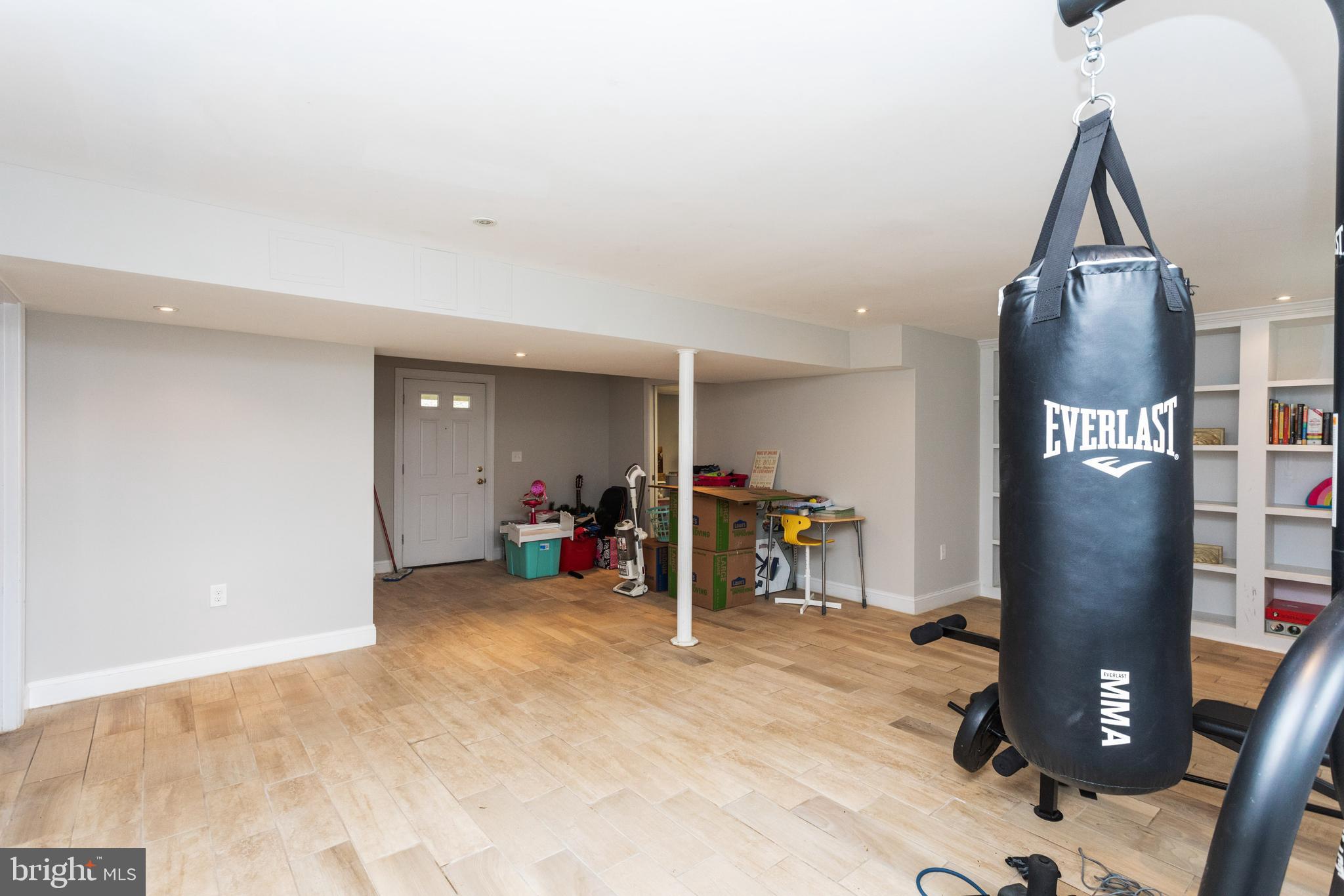 WESTBURY - Residential