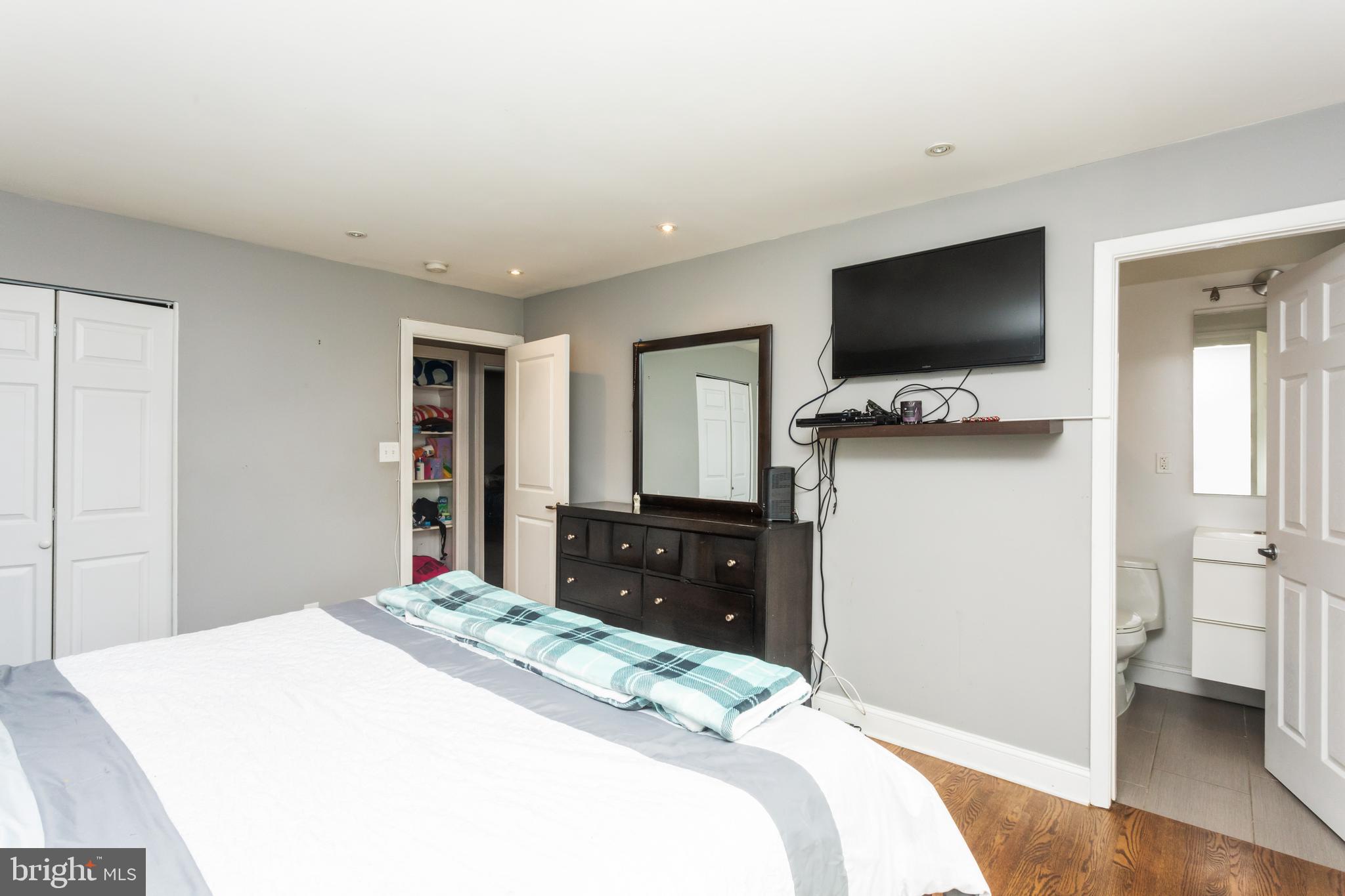 WESTBURY - Residential