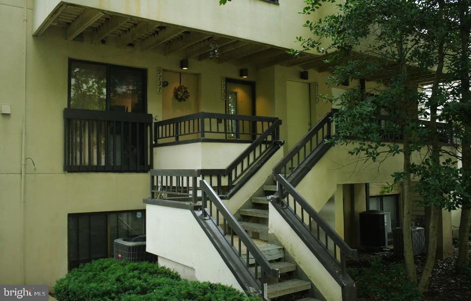 Welcome home to this light-filled, move-in-ready condo in the beautiful Christopher Court development. Featuring a cozy wood-burning fireplace, sleek granite countertops, and the convenience of an in-unit washer and dryer, this home offers everything you need. Bedrooms and bathroom are on a separate level giving you extra privacy from the living area and kitchen. Located in a prime spot near shopping, dining, and major commuter routes, this is an opportunity you don’t want to miss—schedule a showing today!