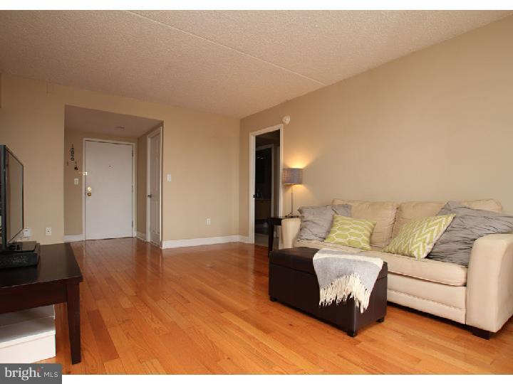QUEEN VILLAGE - Residential