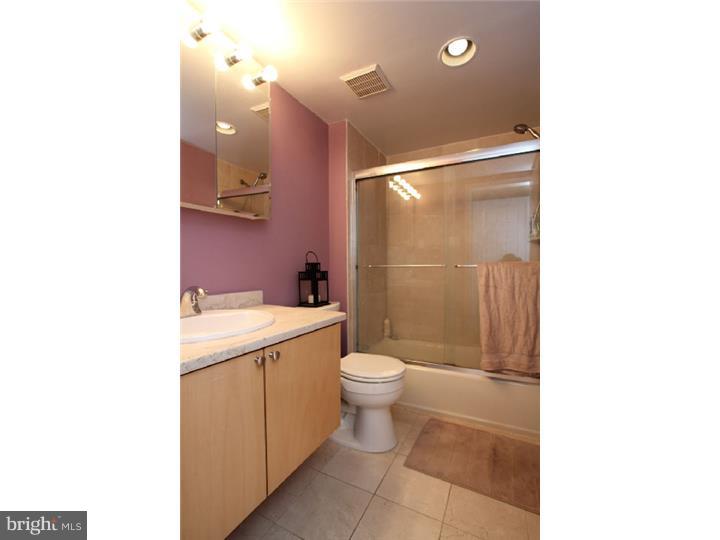 QUEEN VILLAGE - Residential