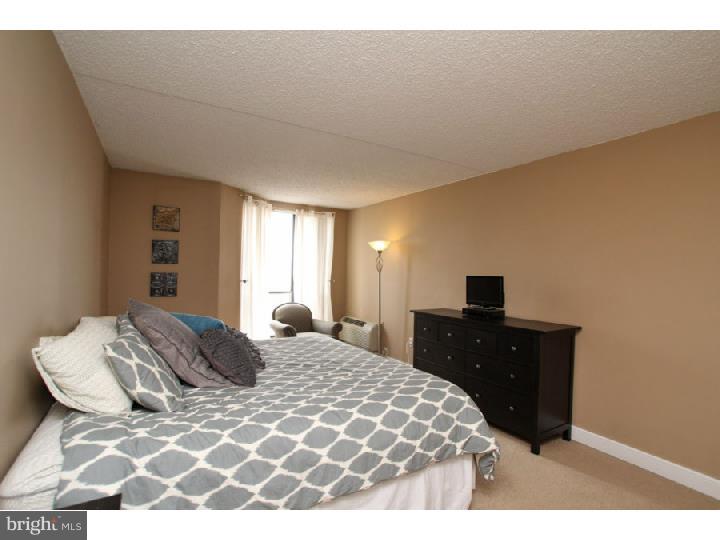 QUEEN VILLAGE - Residential