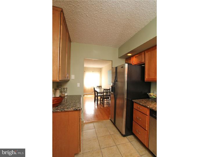 QUEEN VILLAGE - Residential