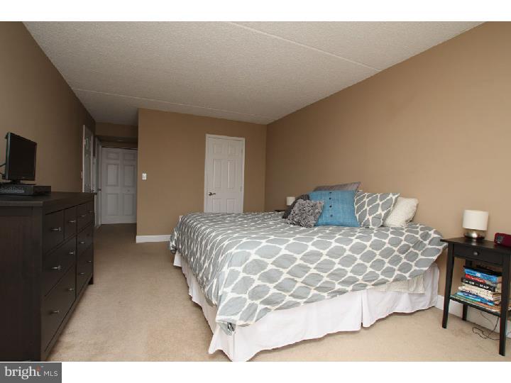 QUEEN VILLAGE - Residential