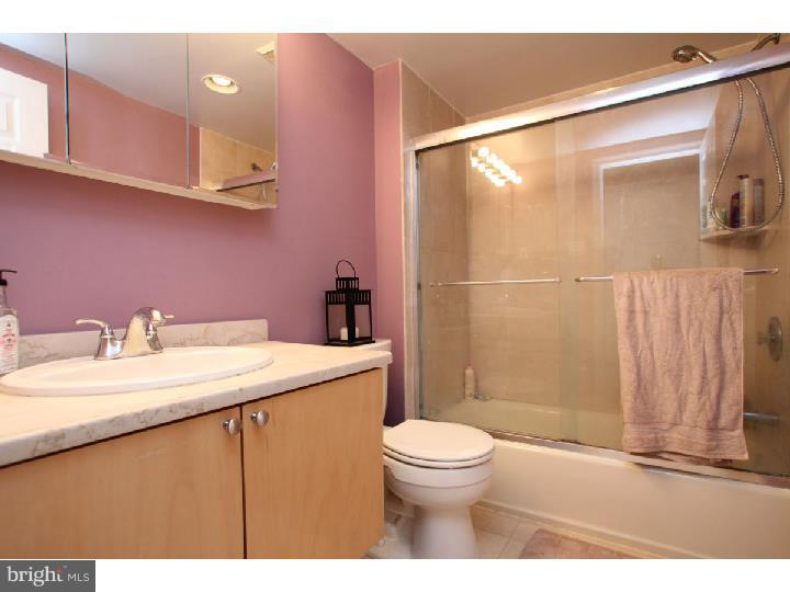 QUEEN VILLAGE - Residential