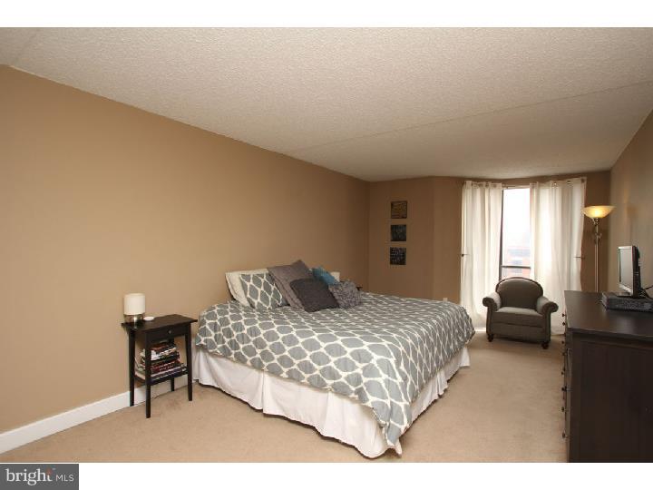 QUEEN VILLAGE - Residential