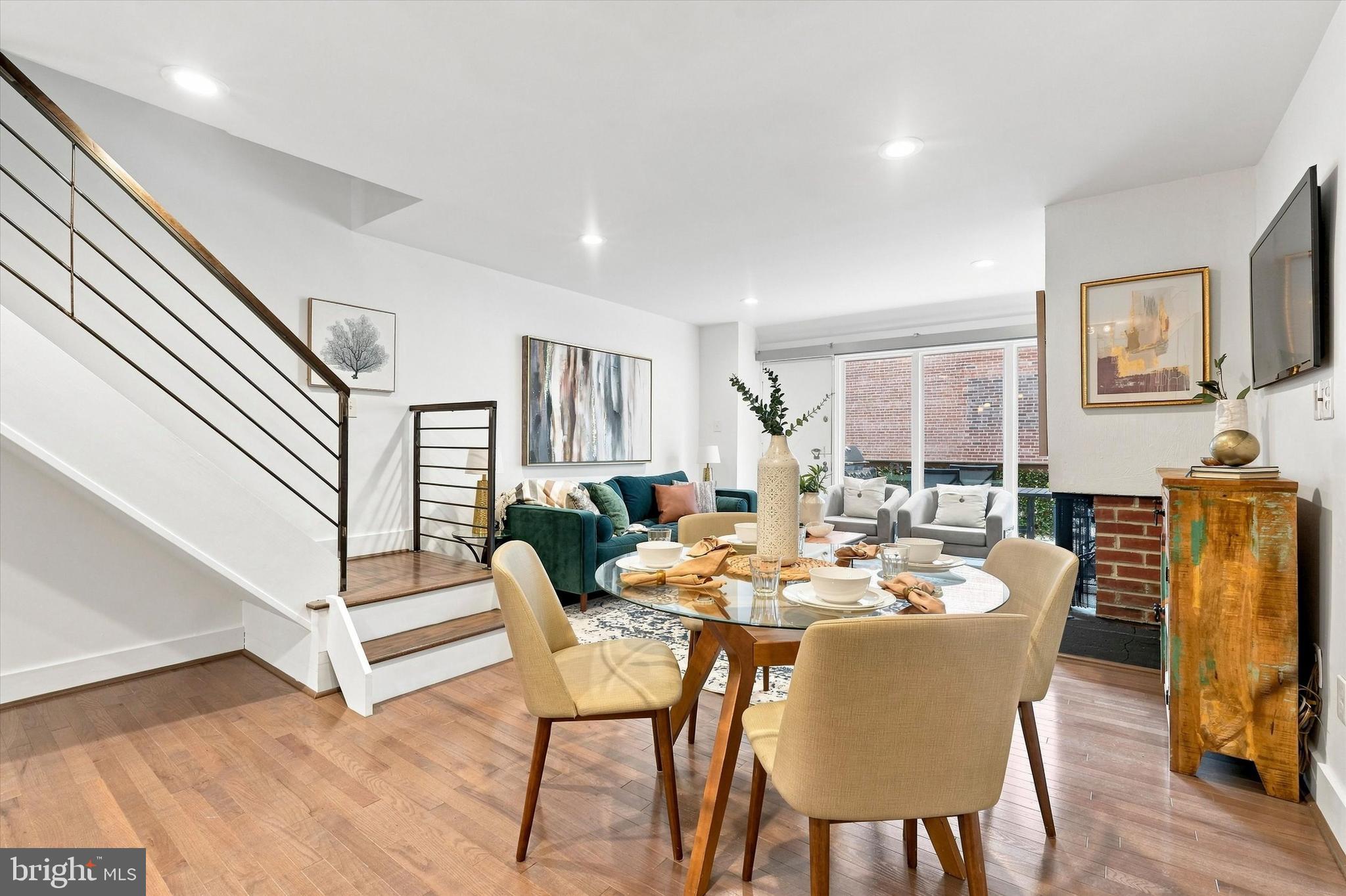 1121 RODMAN STREET 12