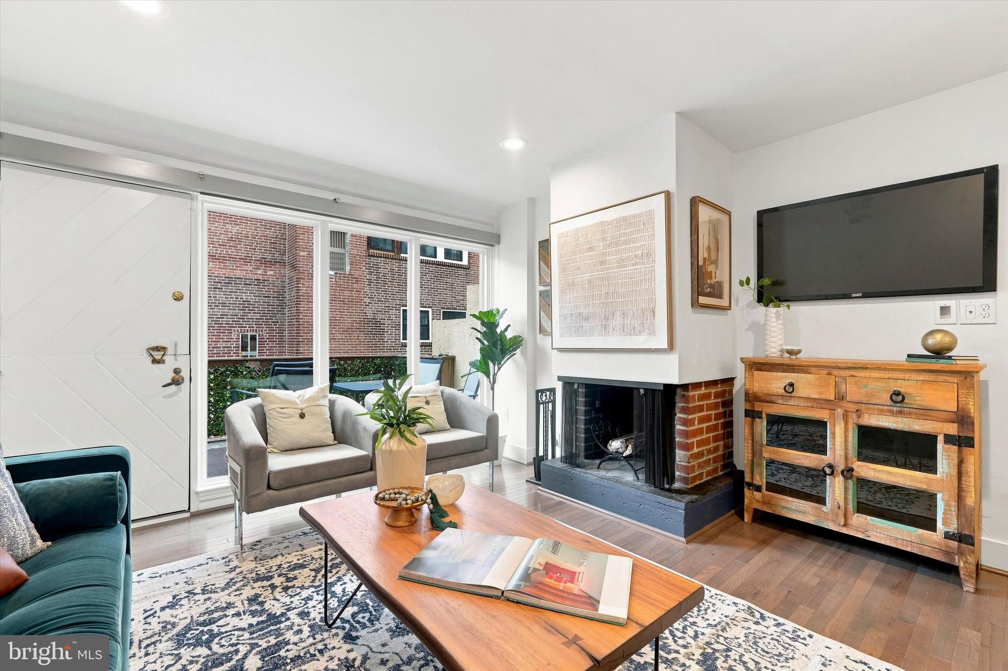 1121 RODMAN STREET 12