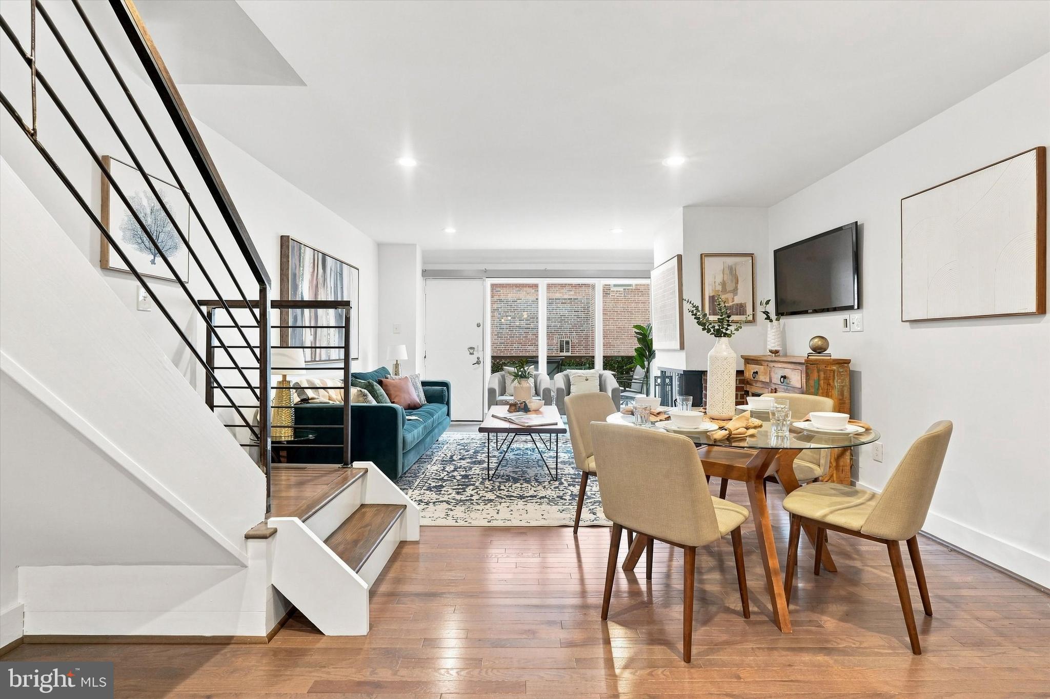 1121 RODMAN STREET 12