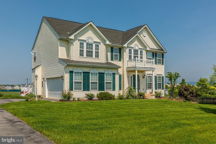 Spacious Colonial on large lot! 4 bed, 3.5 baths.  Home boasts Grand, Two Story Foyer w/ Hardwood flrs throughout. Kitchen features granite countertops, SS Appliances & Morning Room! Formal Dining Rm, Sitting Rm & Living Rm w/ Gas Fireplace!Master Bedrm Suite has Hardwood flrs & cathedral ceilings! Mstr. Bath includes Tub w/ jets & Sep. Shower! Fin. Basement, Large Deck- Great for Entertaining!