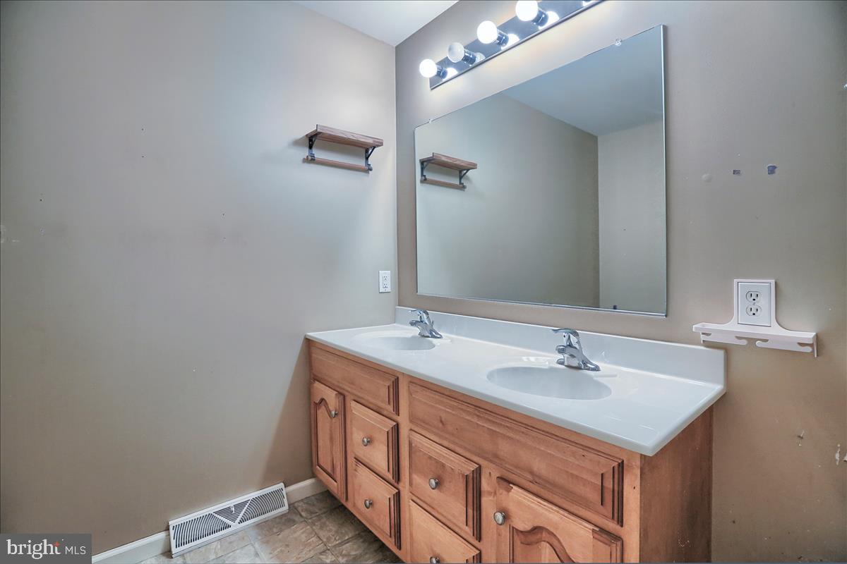 TWIN CREEKS - Residential