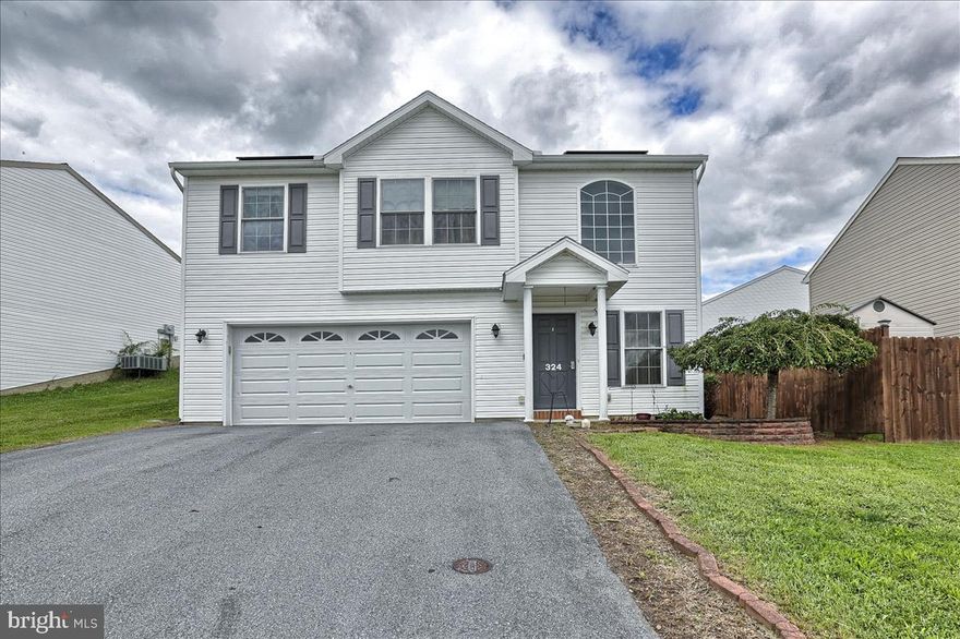 Well Kept 3 Bedroom 2.5 Bath Bi-level home Located in Twin Creeks Development. Features A large family room, 2 car garage, fenced in yard, and a large master bedroom, with master bath.