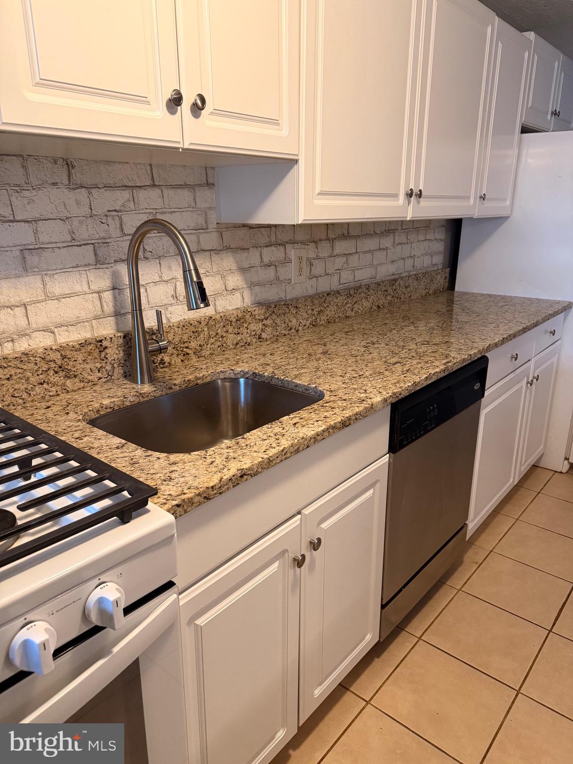 NORTH POINT VILLAGE - Residential Lease