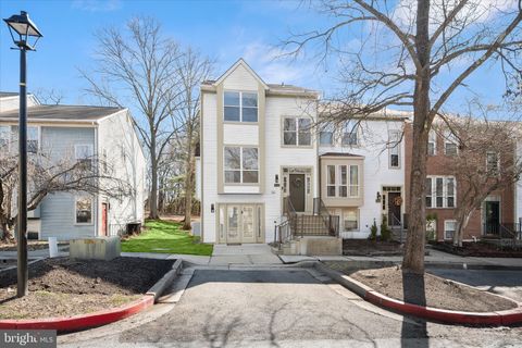 Townhouse For Sale - 8106 Wooded Glen Court<br/> Howard County, ELLICOTT CITY, MD 21043