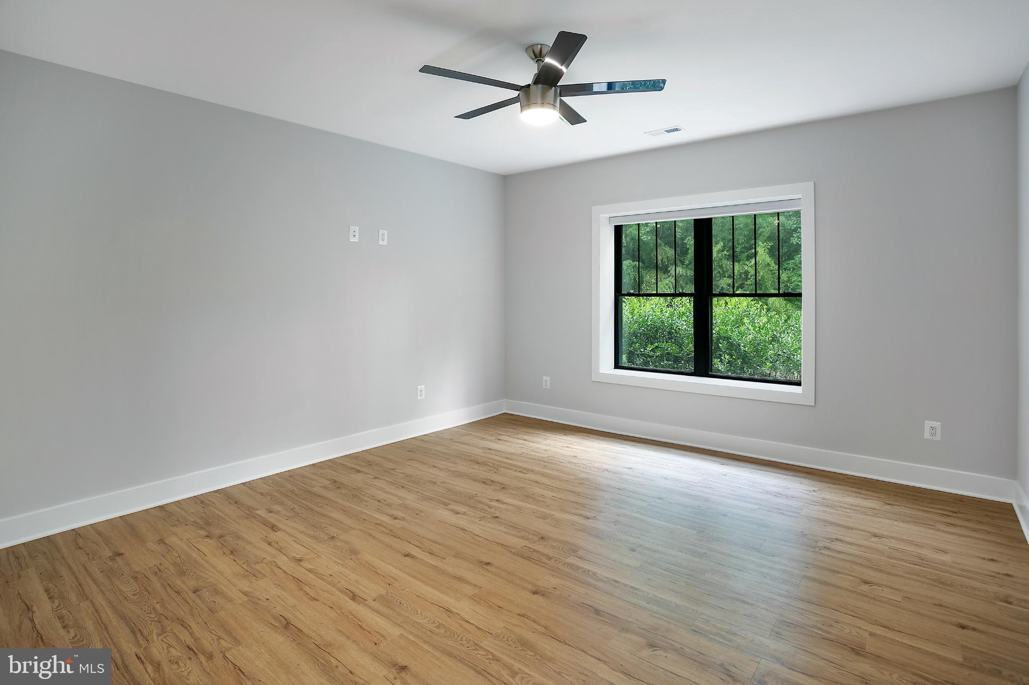 VIENNA WOODS - Residential