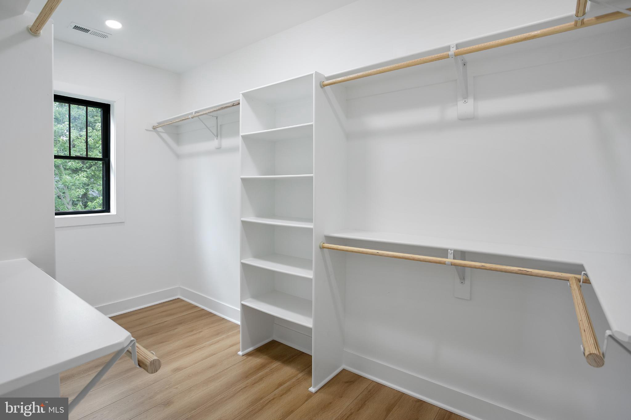 VIENNA WOODS - Residential