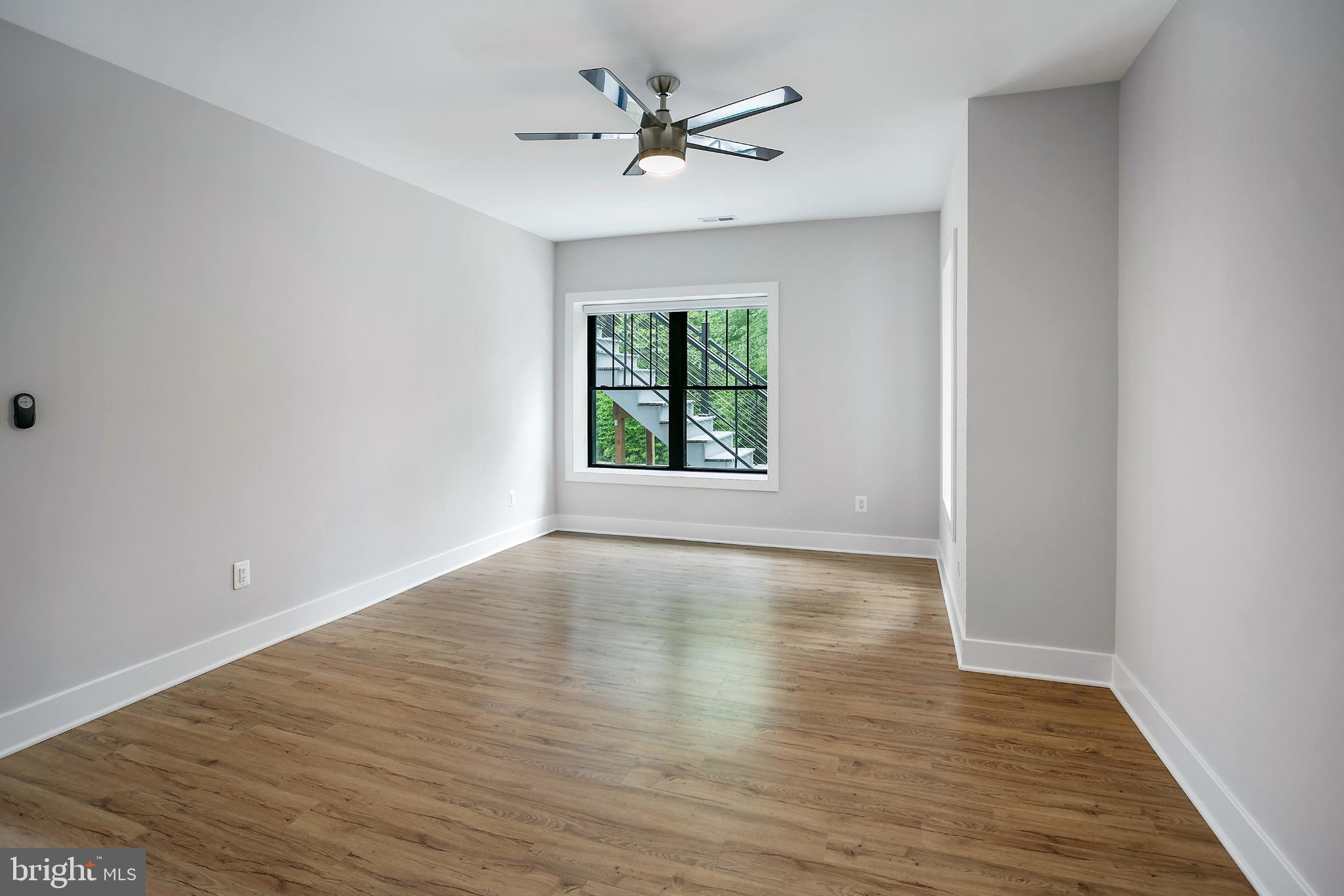 VIENNA WOODS - Residential