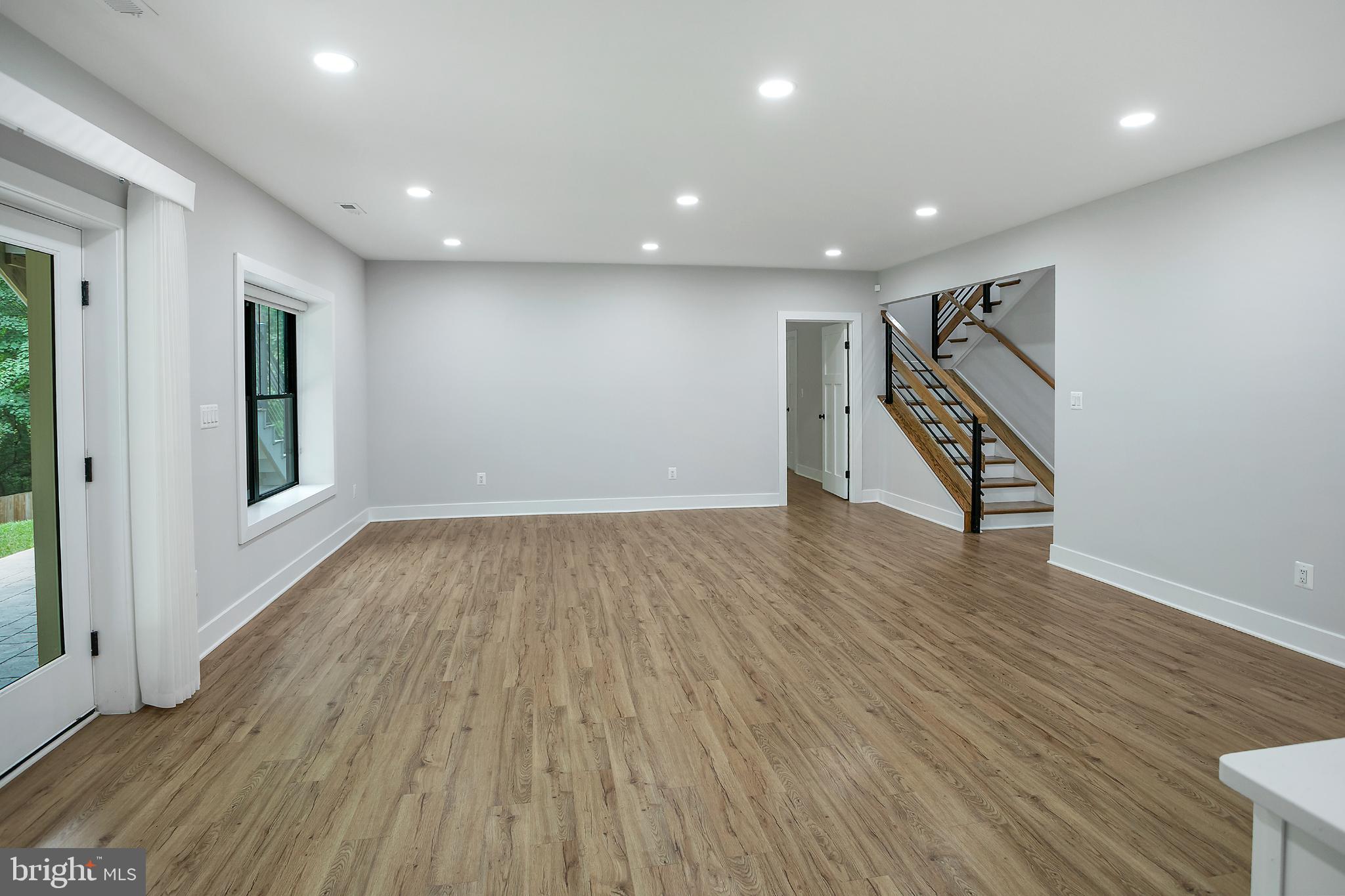 VIENNA WOODS - Residential