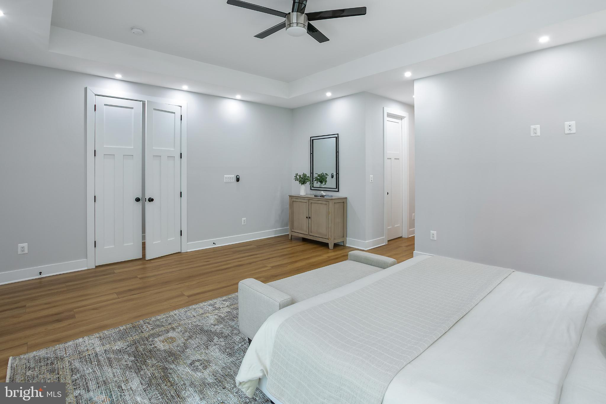 VIENNA WOODS - Residential