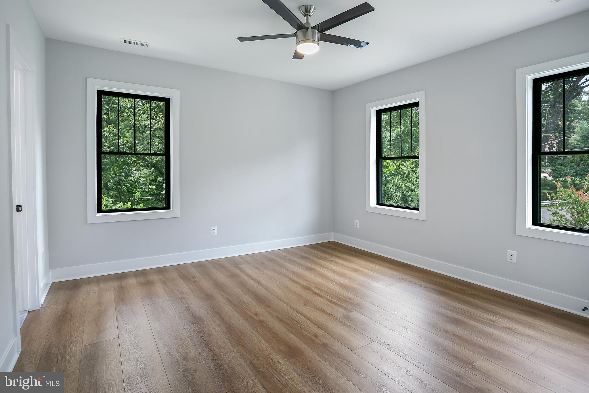 VIENNA WOODS - Residential