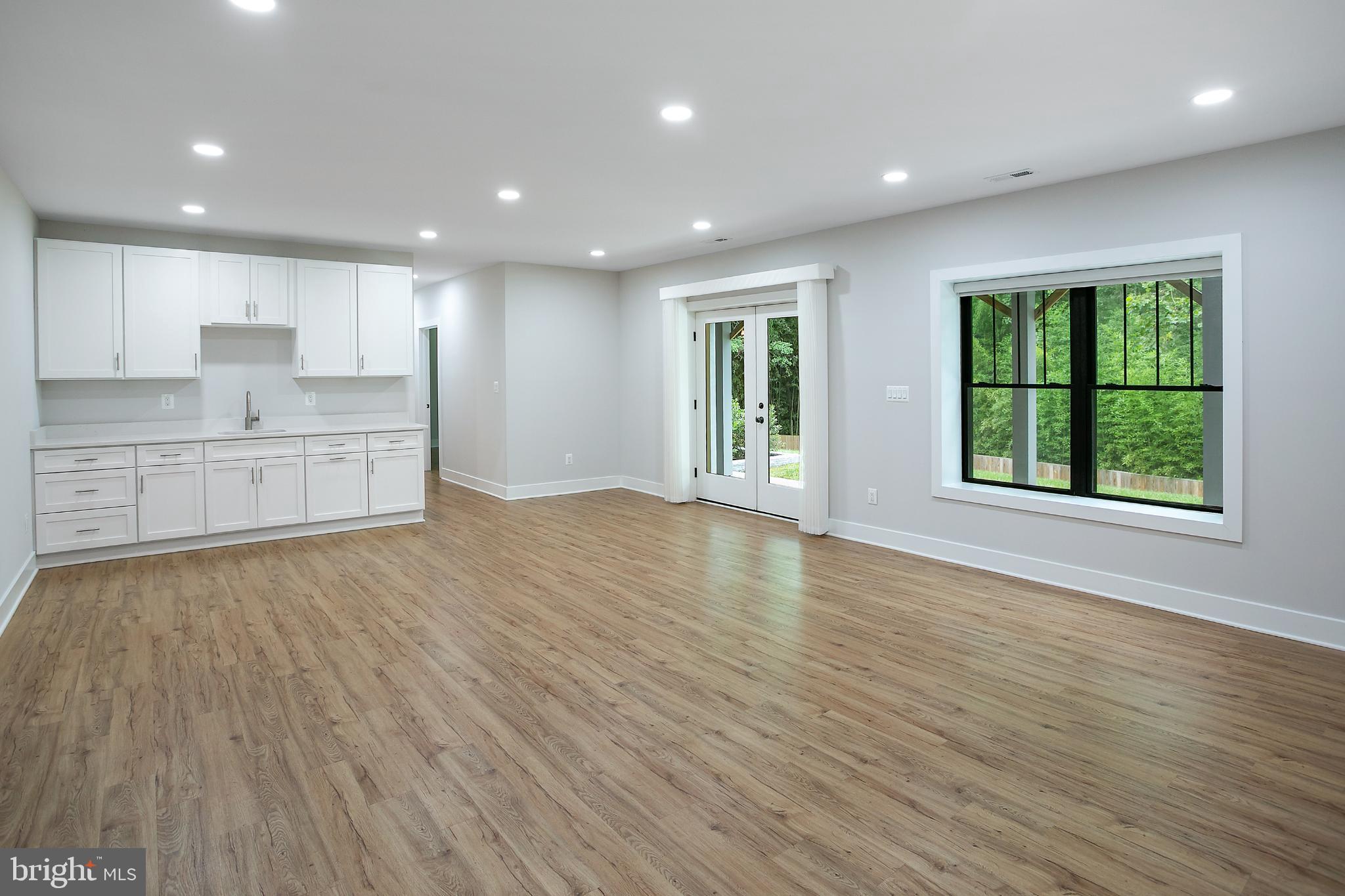 VIENNA WOODS - Residential