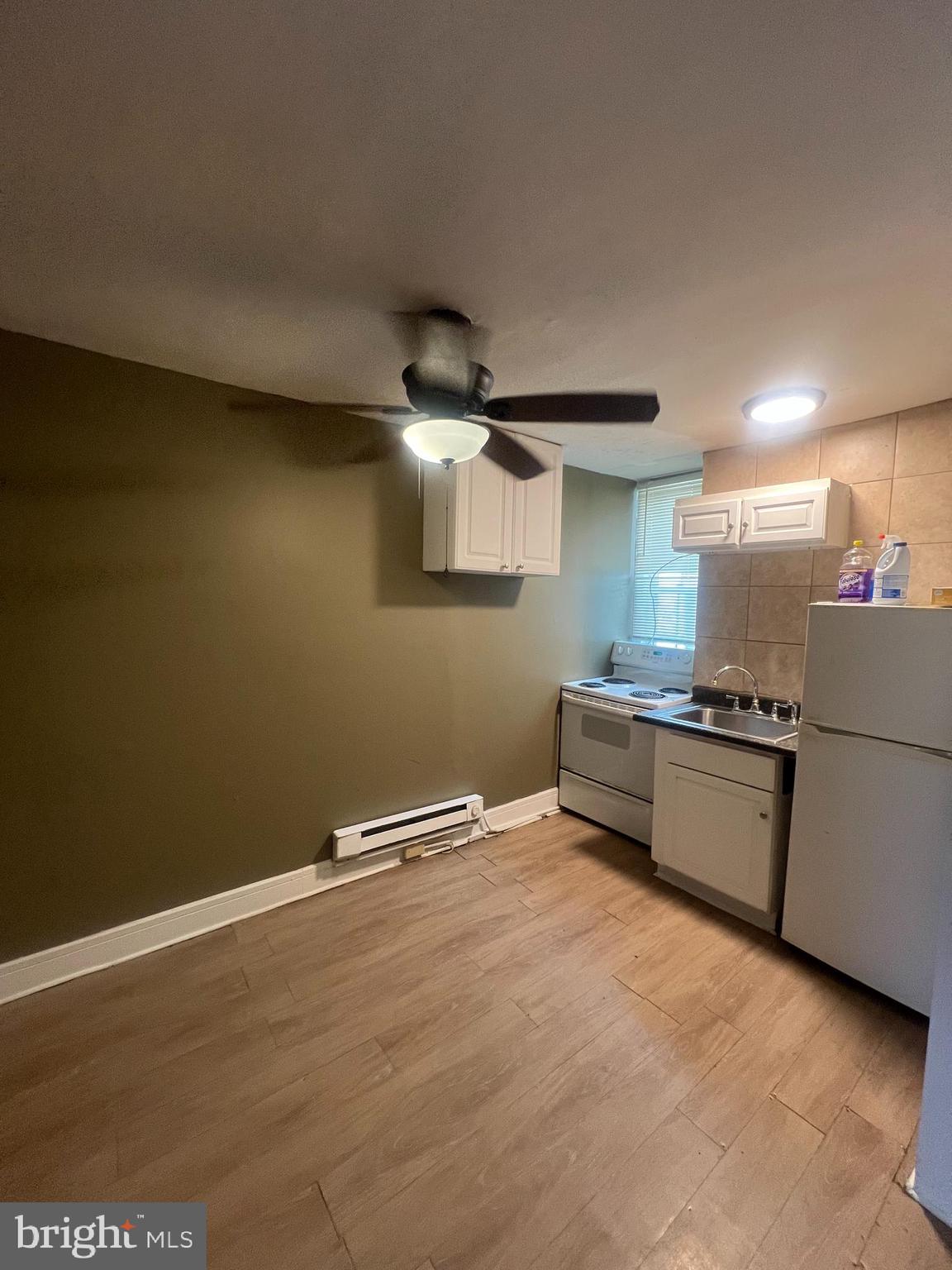 Don’t miss this amazing opportunity to own a multi-family property with endless potential! This duplex features two 1-bedroom, 1-bathroom units. The first-floor unit offers access to the basement and is currently tenant-occupied, providing immediate rental income. The second-floor unit is move-in ready and could achieve maximum rental value with just a few upgrades. Whether you’re an investor looking for your next income property or a handy owner-occupant ready to build equity, this property is a must-see! Plus, you may qualify for down payment and closing cost assistance — ask me how! Opportunities like this don’t last long — schedule your showing today!
**Pictures are of the second-floor unit