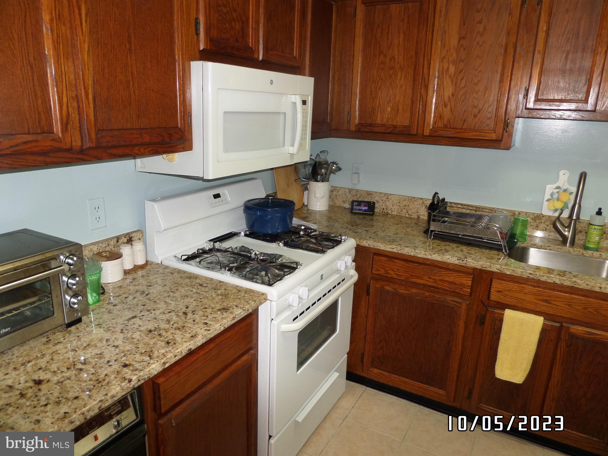 POTOMAC OAKS - Residential Lease